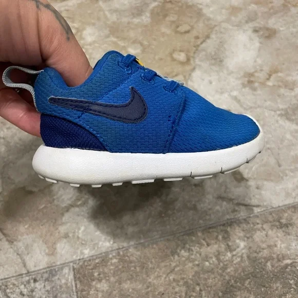 Nike | Baby Roshe One | 4C - Picture 1 of 5